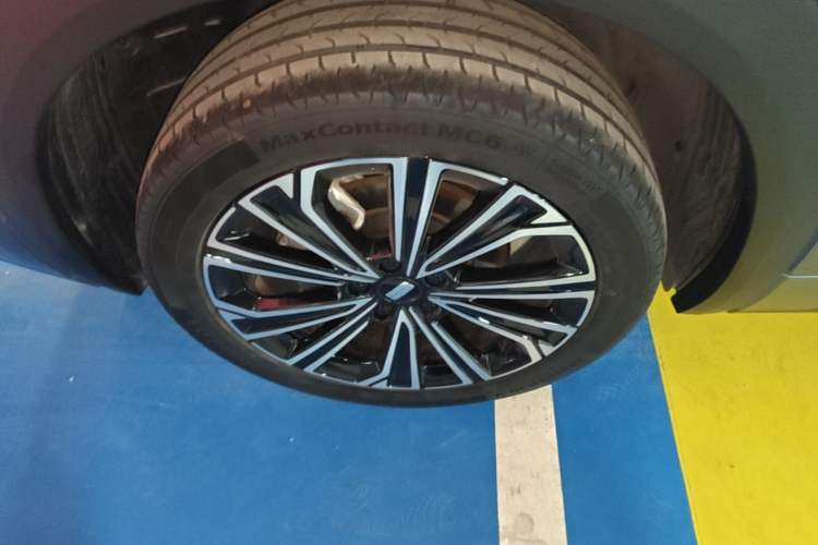 Used Geely Galaxy Xingjian 7 EM-i 2025 120km Navigator Edition Right Rear Wheel Hub