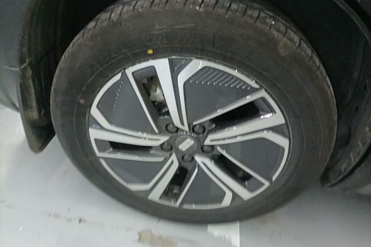 Used Geely Galaxy Xingjian 7 EM-i 2025 55km Exploration Edition Right Rear Wheel Hub