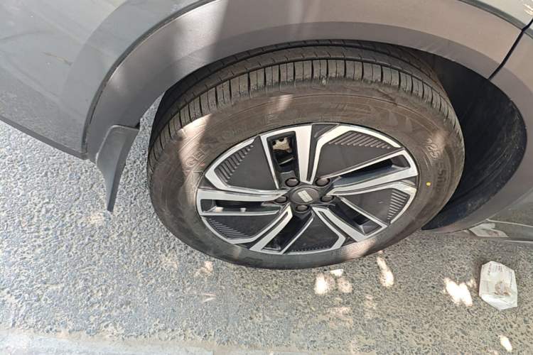 Used Geely Galaxy Xingjian 7 EM-i 2025 120km Exploration+ Version Right Rear Wheel Hub