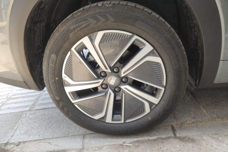 Used Geely Galaxy Xingjian 7 EM-i 2025 120km Exploration+ Version Right Rear Wheel Hub