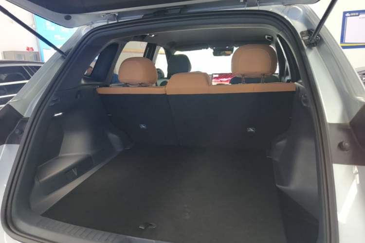 Used Geely Galaxy Xingjian 7 EM-i 2025 55 km Launch Edition Trunk