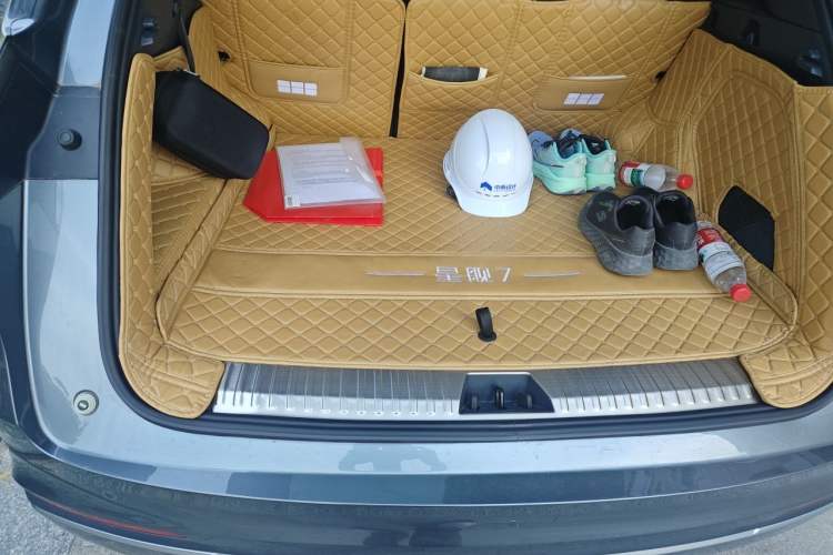 Used Geely Galaxy Xingjian 7 EM-i 2025 120km Launch+ Version Trunk