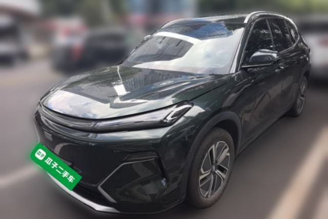 Ojetý Geely Galaxy Xingjian 7 EM-i 2025 120km Launch+ Version