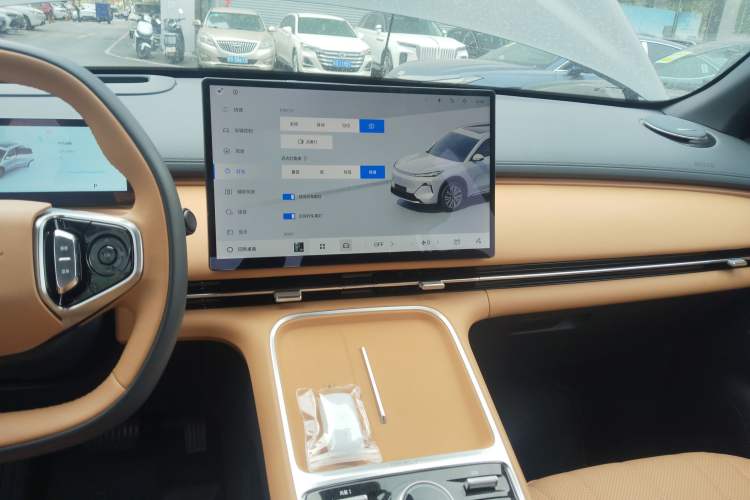 Used Geely Galaxy Xingjian 7 EM-i 2025 120km Navigator Edition Audio And AC Panel