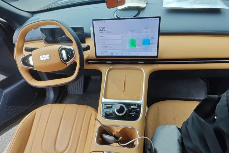 Used Geely Galaxy Xingjian 7 EM-i 2025 120km Launch+ Version Audio And AC Panel