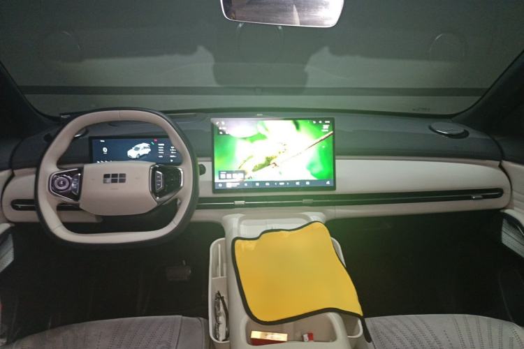 Used Geely Galaxy Xingjian 7 EM-i 2025 120km Navigator Edition Center Console