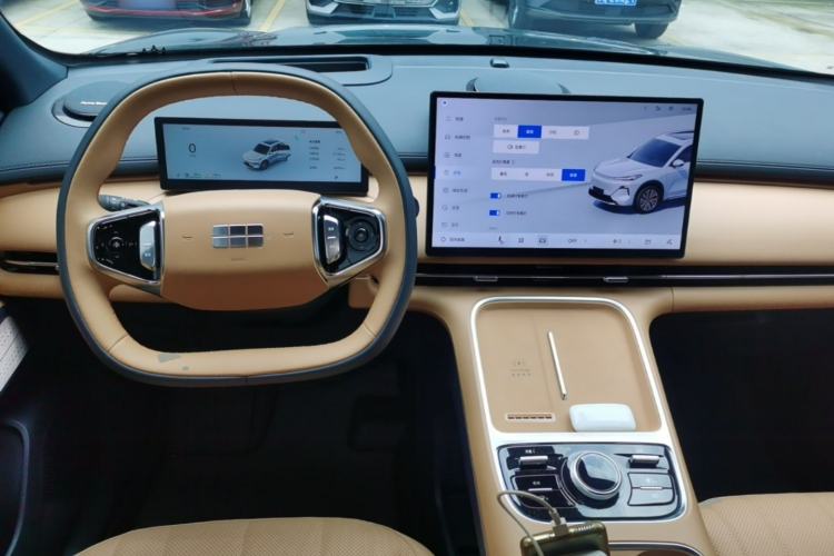 Used Geely Galaxy Xingjian 7 EM-i 2025 120km Navigator Edition Center Console