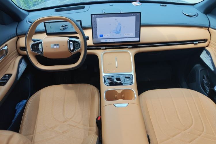 Used Geely Galaxy Xingjian 7 EM-i 2025 120km Navigator Edition Center Console