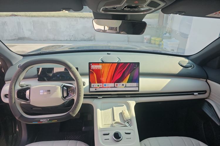 Used Geely Galaxy Xingjian 7 EM-i 2025 120km Launch+ Version Center Console