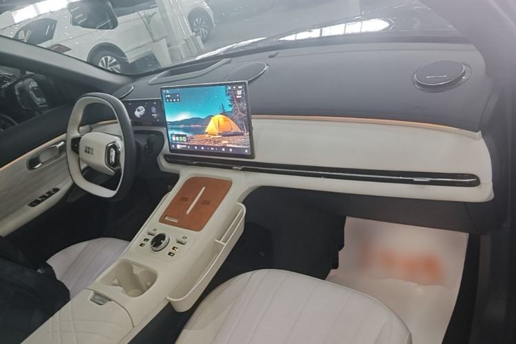 Used Geely Galaxy Xingjian 7 EM-i 2025 120km Navigator Edition Center Console
