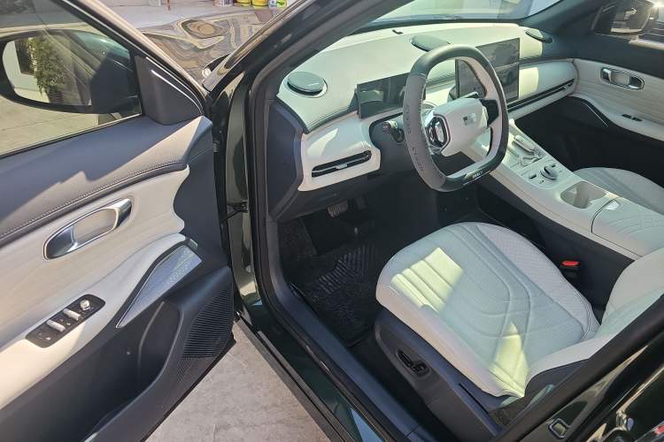 Used Geely Galaxy Xingjian 7 EM-i 2025 120km Launch+ Version Driver Seat
