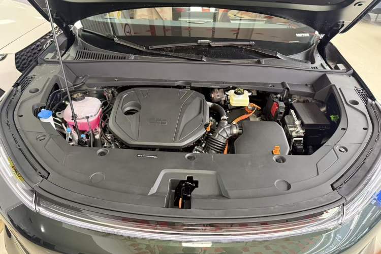 Used Geely Galaxy Xingjian 7 EM-i 2025 120km Launch+ Version Engine Bay