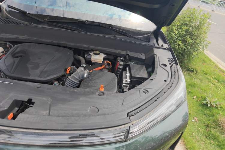 Used Geely Galaxy Xingjian 7 EM-i 2025 120km Navigator Edition Engine Bay Left