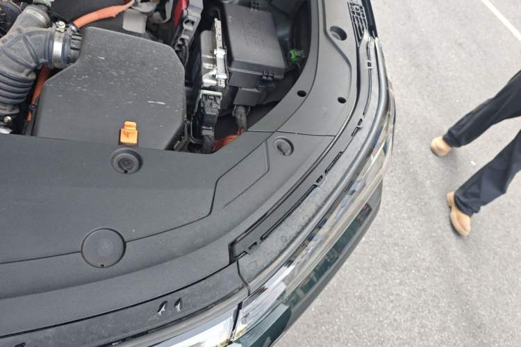 Used Geely Galaxy Xingjian 7 EM-i 2025 120km Navigator Edition Engine Bay Left