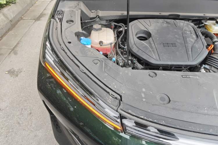 Used Geely Galaxy Xingjian 7 EM-i 2025 120km Launch+ Version Engine Bay Right