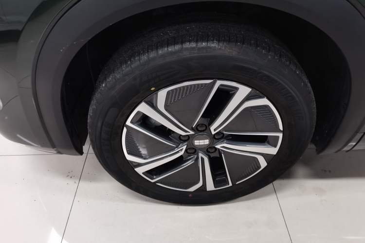 Used Geely Galaxy Xingjian 7 EM-i 2025 120km Launch+ Version Exterior 2