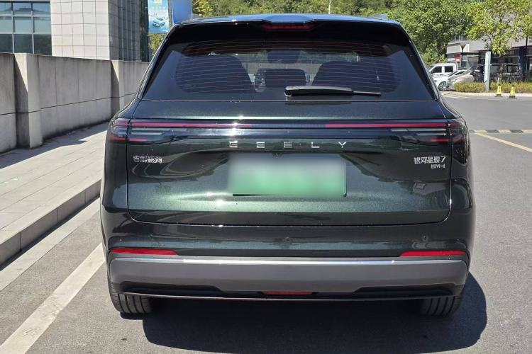 Used Geely Galaxy Xingjian 7 EM-i 2025 120km Launch+ Version Exterior 4