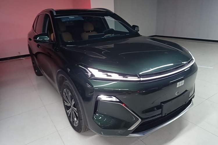 Used Geely Galaxy Xingjian 7 EM-i 2025 120km Navigator Edition Front Right 45 Deg