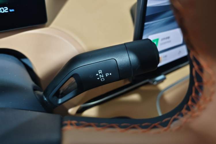 Used Geely Galaxy Xingjian 7 EM-i 2025 120km Launch+ Version Gear Lever