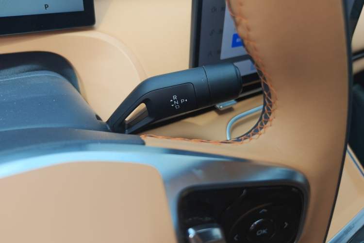 Used Geely Galaxy Xingjian 7 EM-i 2025 120km Navigator Edition Gear Lever