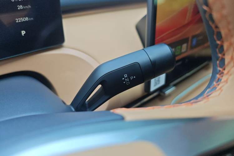 Used Geely Galaxy Xingjian 7 EM-i 2025 120km Navigator Edition Gear Lever