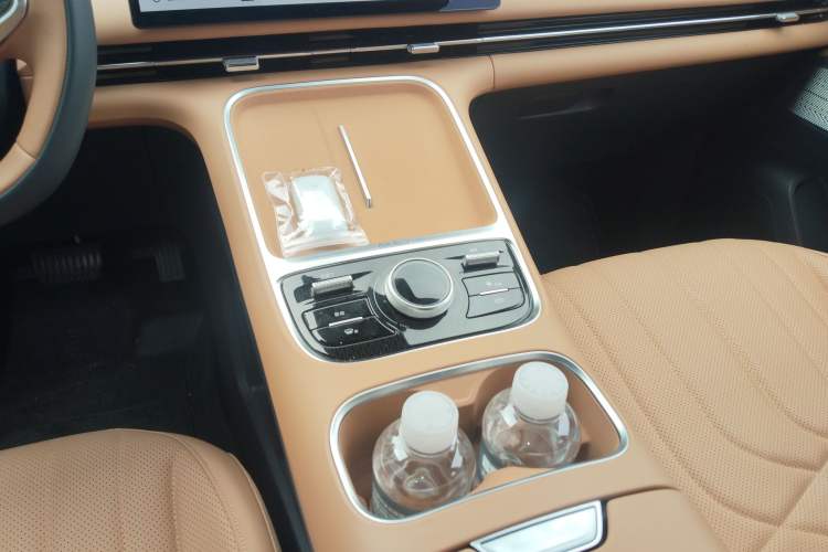 Used Geely Galaxy Xingjian 7 EM-i 2025 120km Navigator Edition Gear Lever