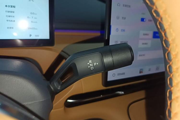 Used Geely Galaxy Xingjian 7 EM-i 2025 120km Navigator Edition Gear Lever