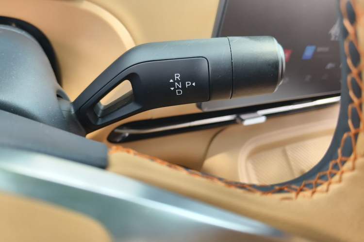 Used Geely Galaxy Xingjian 7 EM-i 2025 120km Exploration+ Version Gear Lever