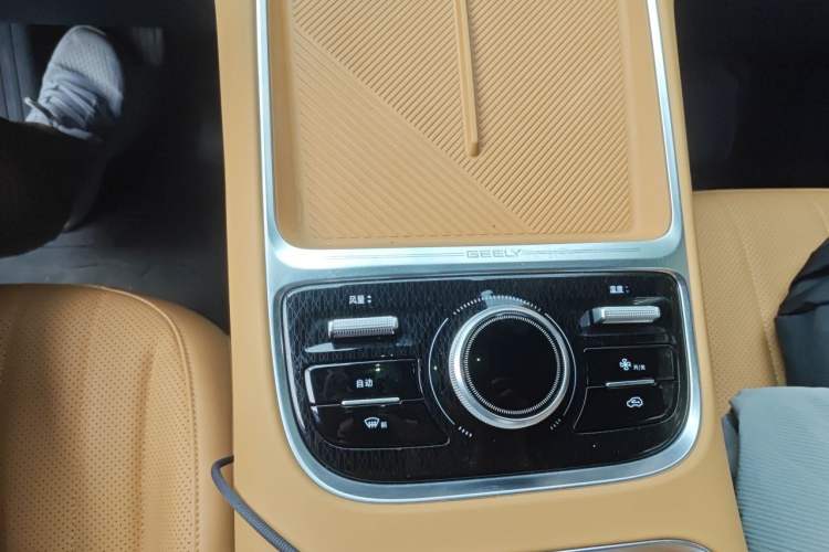 Used Geely Galaxy Xingjian 7 EM-i 2025 120km Launch+ Version Gear Lever