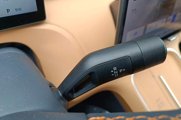 Used Geely Galaxy Xingjian 7 EM-i 2025 120km Navigator Edition Gear Lever
