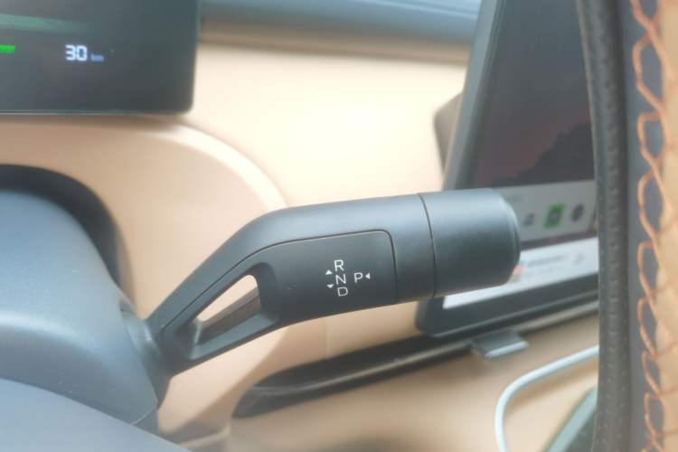 Used Geely Galaxy Xingjian 7 EM-i 2025 120km Launch+ Version Gear Lever
