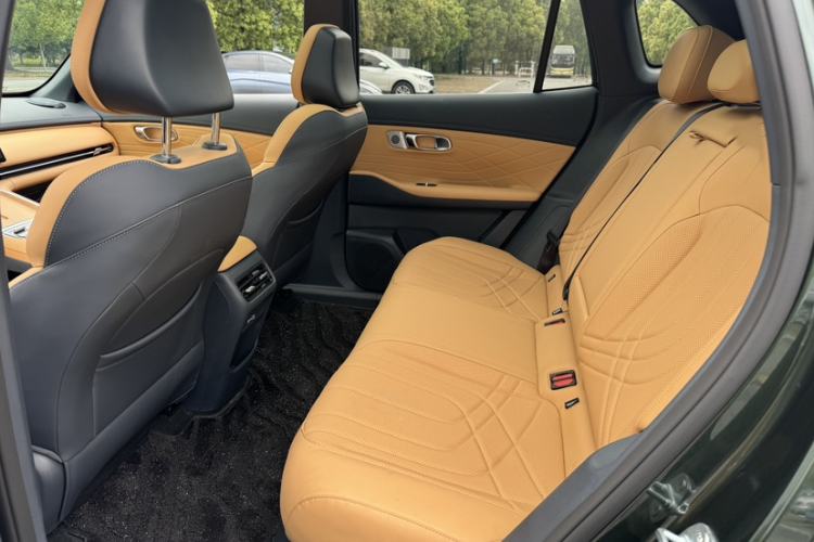 Used Geely Galaxy Xingjian 7 EM-i 2025 120km Launch+ Version Interior 1