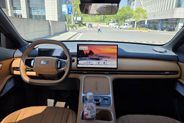 Used Geely Galaxy Xingjian 7 EM-i 2025 120km Launch+ Version Interior 1
