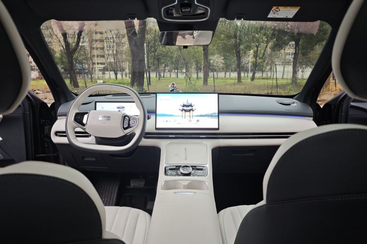 Used Geely Galaxy Xingjian 7 EM-i 2025 120km Navigator Edition Interior 1