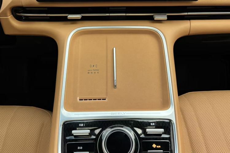 Used Geely Galaxy Xingjian 7 EM-i 2025 120km Navigator Edition Interior 10