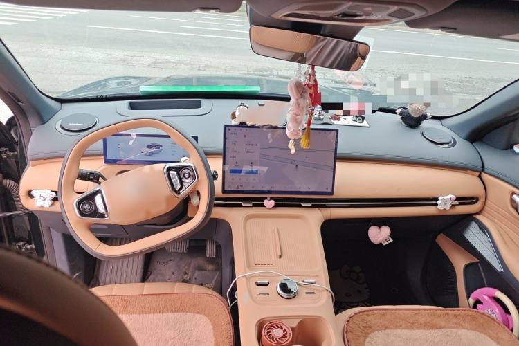 Used Geely Galaxy Xingjian 7 EM-i 2025 120km Exploration+ Version Interior 2