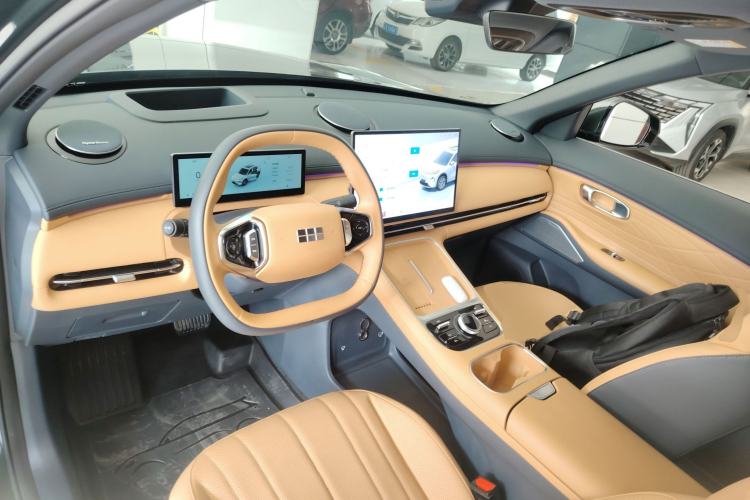 Used Geely Galaxy Xingjian 7 EM-i 2025 120km Navigator Edition Interior 2
