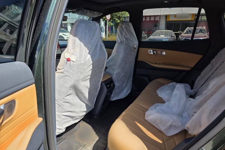 Used Geely Galaxy Xingjian 7 EM-i 2025 120km Launch+ Version Interior 3