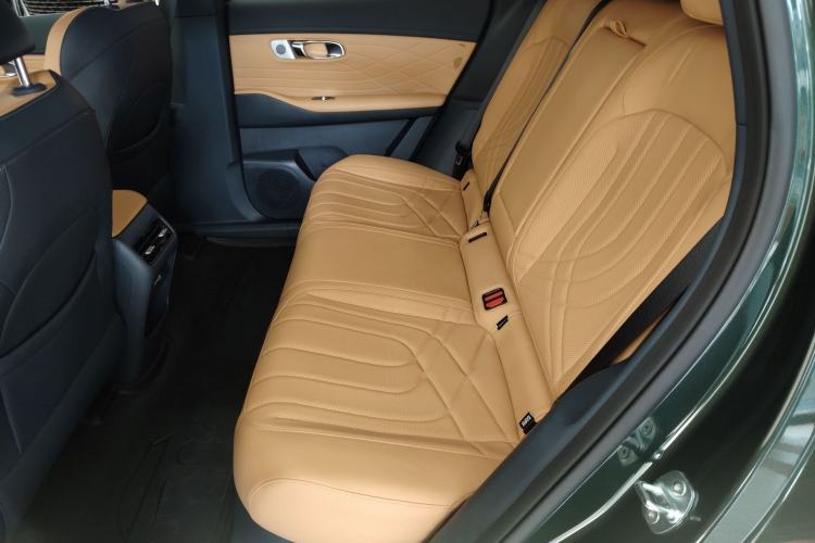 Used Geely Galaxy Xingjian 7 EM-i 2025 120km Navigator Edition Interior 4