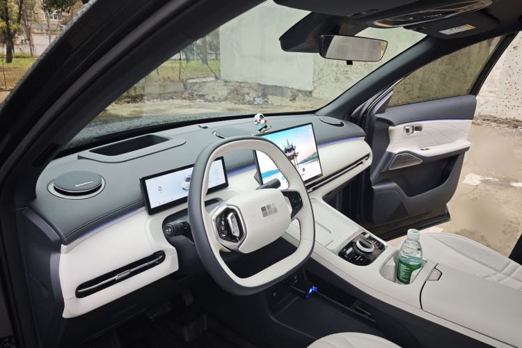 Used Geely Galaxy Xingjian 7 EM-i 2025 120km Navigator Edition Interior 5