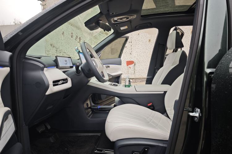 Used Geely Galaxy Xingjian 7 EM-i 2025 120km Navigator Edition Interior 6