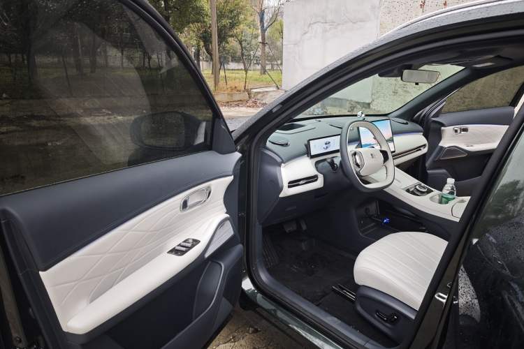 Used Geely Galaxy Xingjian 7 EM-i 2025 120km Navigator Edition Interior 7