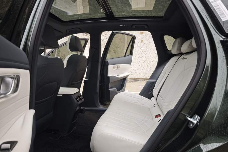 Used Geely Galaxy Xingjian 7 EM-i 2025 120km Navigator Edition Interior 8