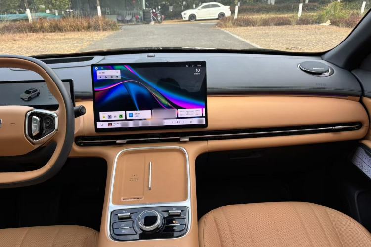 Used Geely Galaxy Xingjian 7 EM-i 2025 120km Navigator Edition Interior 9