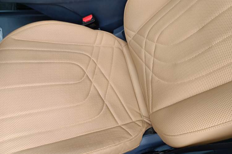 Used Geely Galaxy Xingjian 7 EM-i 2025 120km Navigator Edition Left Front Seat