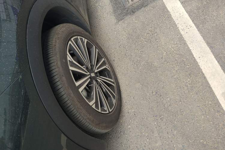 Used Geely Galaxy Xingjian 7 EM-i 2025 120km Navigator Edition Left Front Wheel Hub