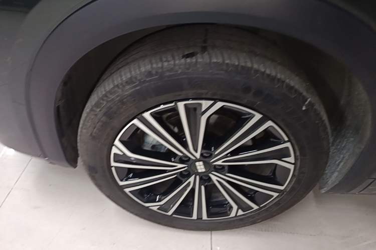 Used Geely Galaxy Xingjian 7 EM-i 2025 120km Navigator Edition Left Front Wheel Hub