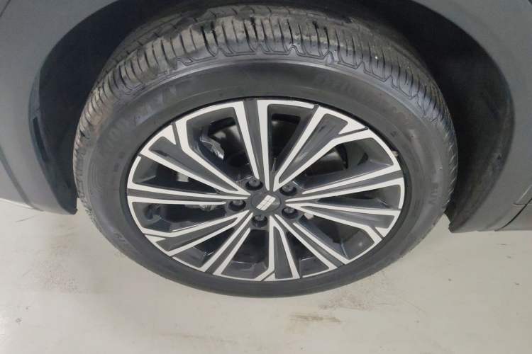 Used Geely Galaxy Xingjian 7 EM-i 2025 120km Navigator Edition Left Front Wheel Hub