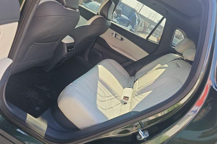 Used Geely Galaxy Xingjian 7 EM-i 2025 120km Launch+ Version Left Rear Seat