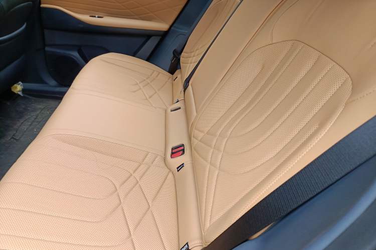 Used Geely Galaxy Xingjian 7 EM-i 2025 120km Navigator Edition Left Rear Seat